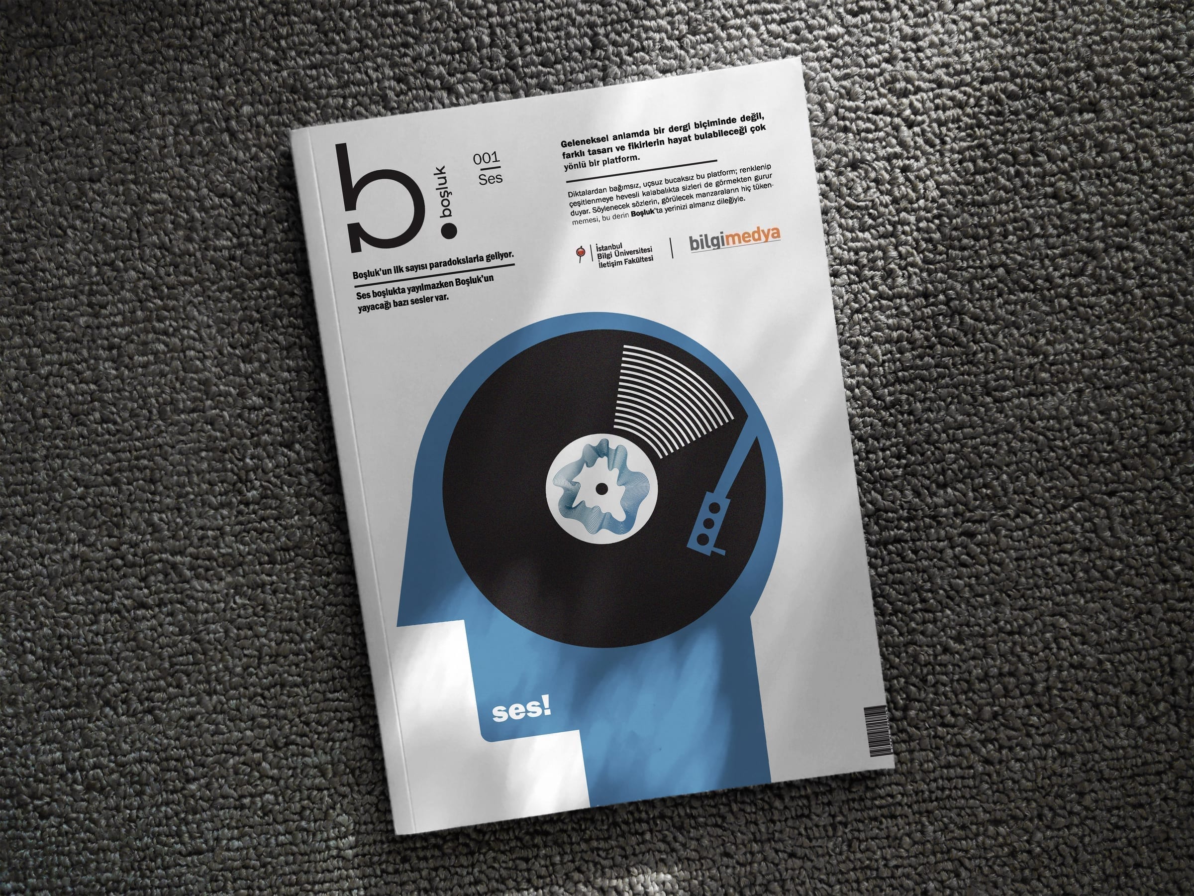 Cover der ersten Boşluk-Ausgabe, Kopfsilhouette mit Schallplatte als Gehirn, Headline 'ses!' darunter.